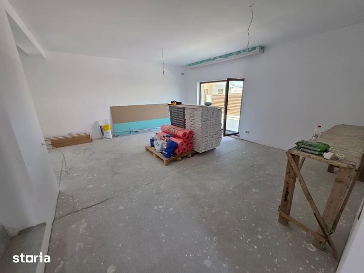 Casă cu 5 camere cu Teren 324 Mp în Fundeni