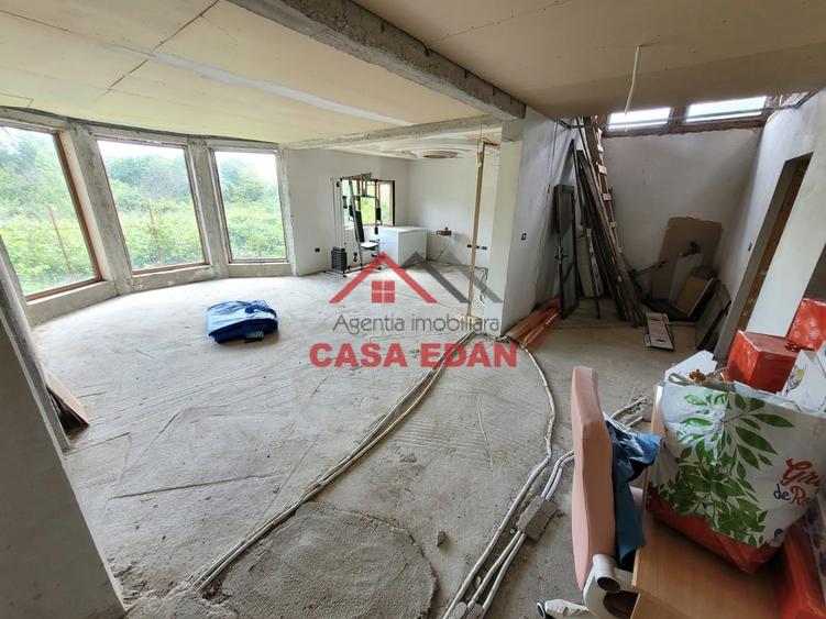 Casă individuală cu 7 camere cu Teren 1222 Mp în Câmpina
