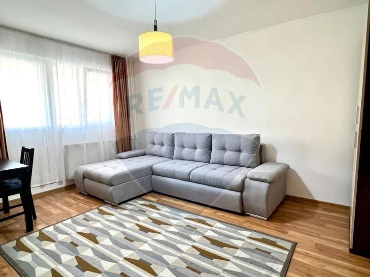 De închiriat apartament cu 3 camere, în zona Dacia - 1