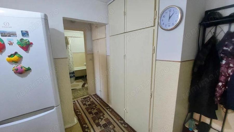 Apartament 2 camere decomandat etaj 1 Cetate - 4