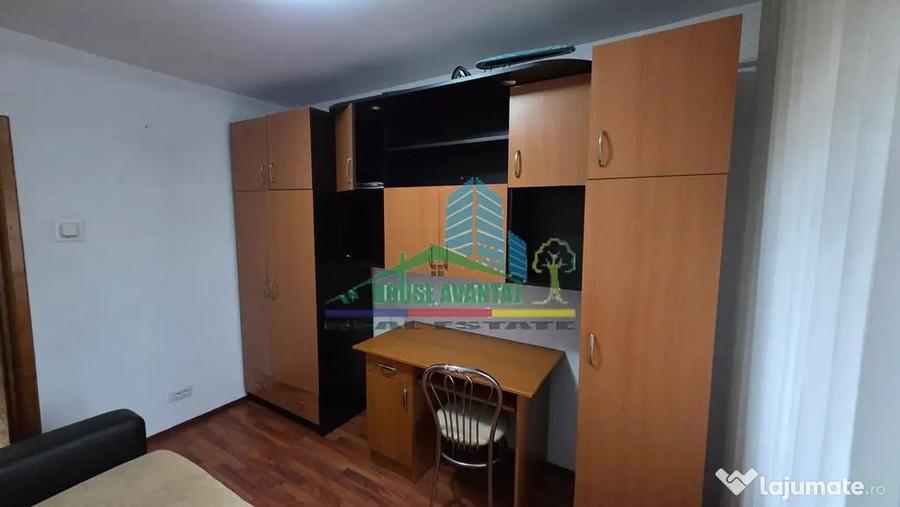Apartament cu 3 camere decomandat în Brăilei