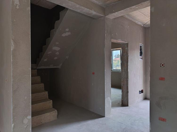 Duplex cu 8 camere cu Canalizare în Giarmata-Vii