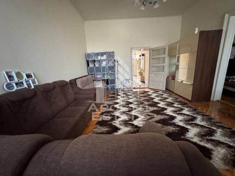Apartament cu 2 camere, centrala proprie, boxa, Piata Maria Apartament cu 2 camere, centrala proprie, boxa, Piata Maria