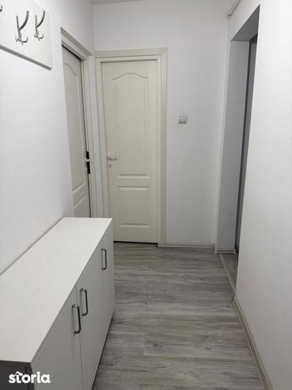 Inchiriez apartament 2 camere (loc de parcare inclus) - 1