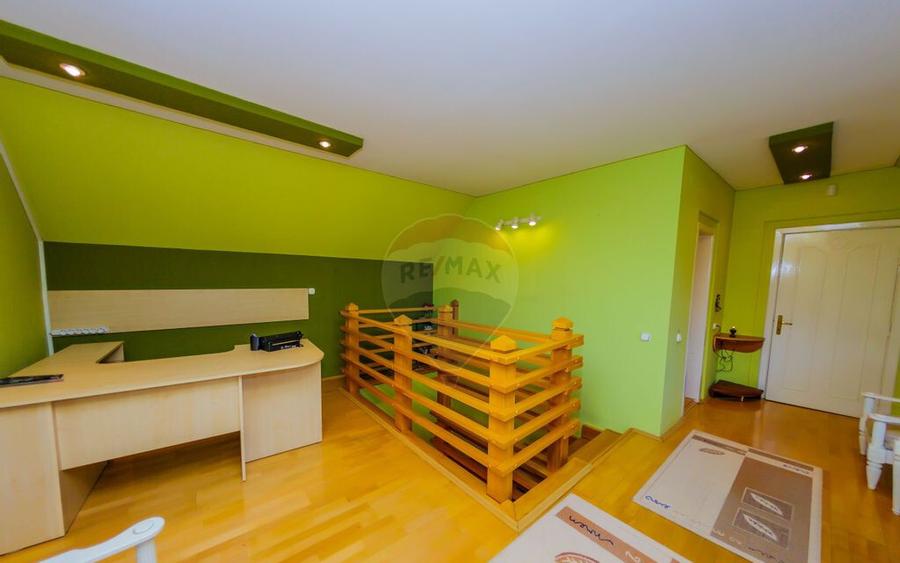 DE VANZARE DOUA CASE in zona de PARC ideale pentru doua f... - 16