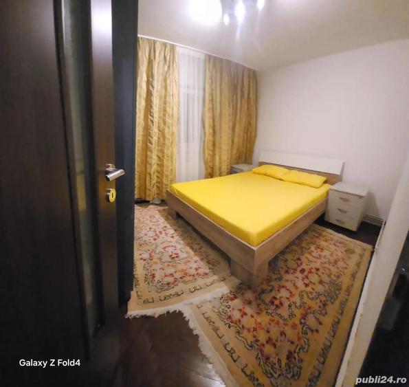 PROPRIETAR vand apartament decomandat 2 camere - 1