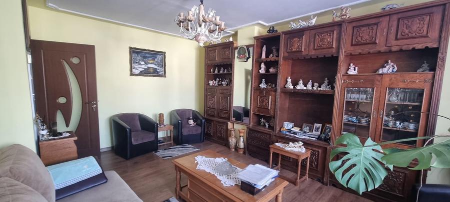 Vand apartament 4 cam. ,Topoloveni, etaj 1, ultracentral, langa Profi - 2