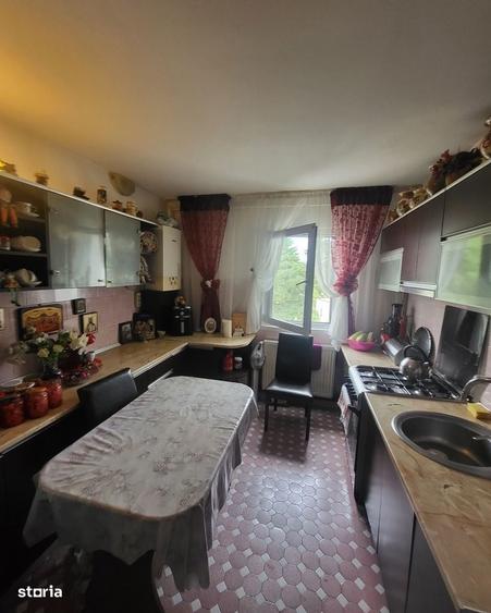Apartament cu 3 camere decomandat în Republicii
