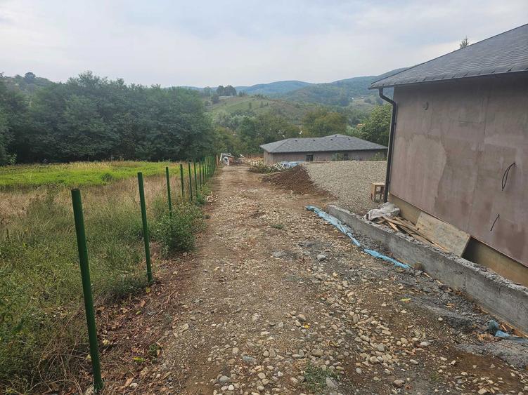 Vand 2756 mp teren in Luncani - 10