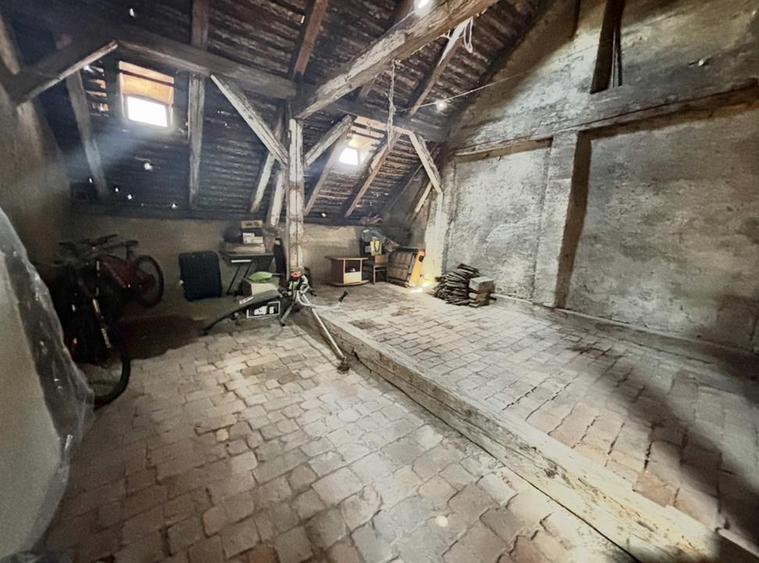 Apartament Rar cu 6 Camere / Curte Privata | Centrul Istoric/ COMISION 0 - 34