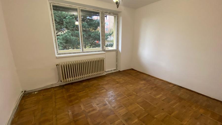 Apartament cu 2 camere semidecomandate , etaj 3 din 3 - Gruia , zona stadion CFR - 9