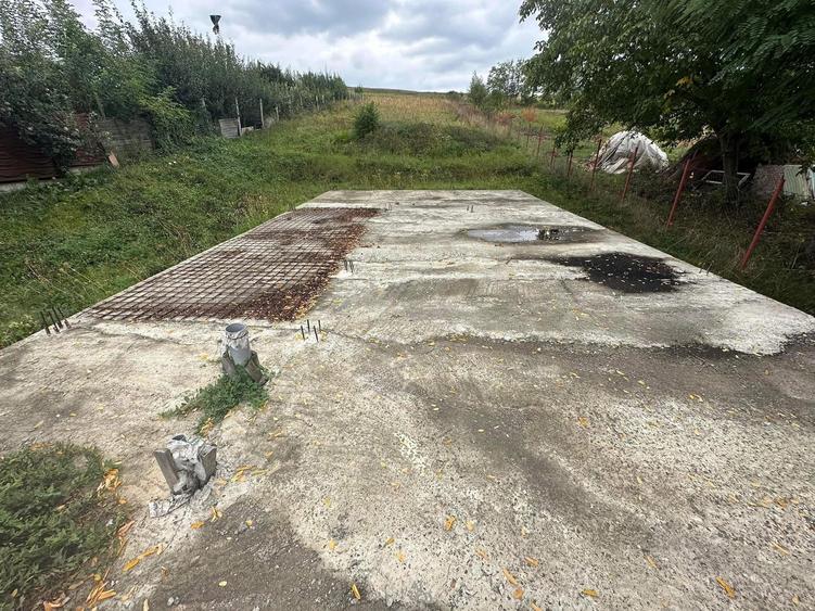 Teren la strada in Stauceni cu temelie turnata - 3