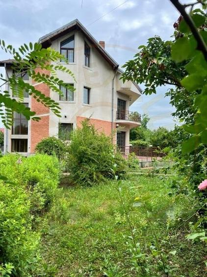 CASA + 1.000 mp teren pretabil Azi, Clinica - 1