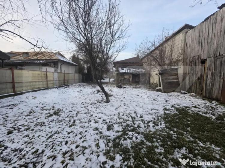 Casa de vanzare, 667 mp, zona Razvad - 2