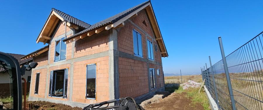 Vand casa la rosu, intabulata cu AC pana in 9/2027 - 8