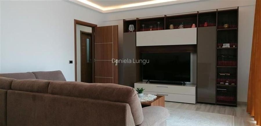Apartament cu 3 camere decomandat, mobilat în Tractorul Apartament cu 3 camere decomandat, mobilat în Tractorul