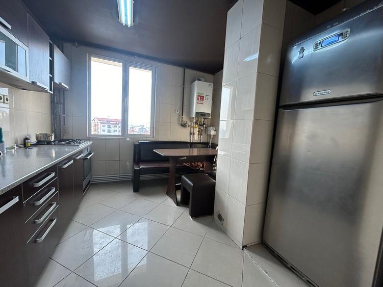 1 Decembrie 1918 4 Camere Etaj 3 81 Mp  Bloc 1976 5 Min Metrou - 5