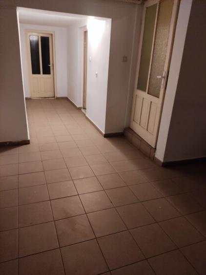 Inchiriez demisol  - 1