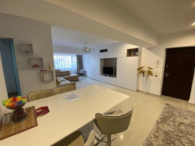 Apartament cu 2 camere semidecomandat, mobilat în Decebal