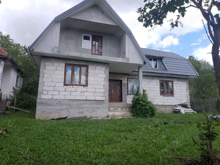 Vand 2 case in localitatea Mires - 1