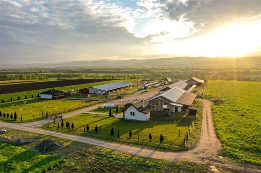 Film&Tur! Domeniu pe 222.000mp+ Ferma +Anexe specifice+Constructie+
rezidential - 16