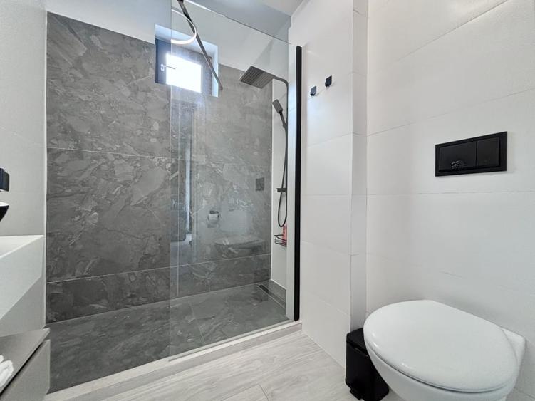 Vedere laterala la mare, prima linie, mobilat, parcare inclusa - 10