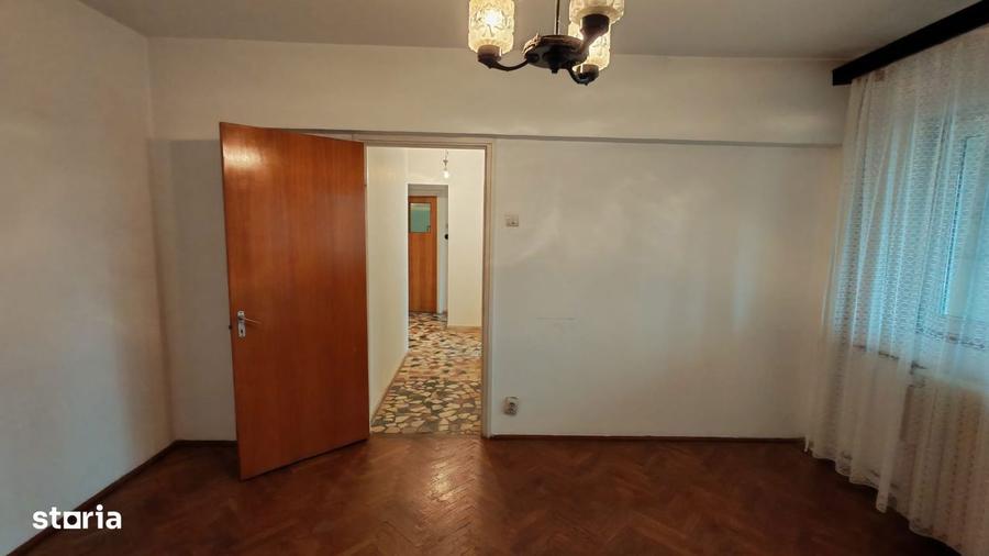 Apartament cu 4 camere decomandat în Pantelimon