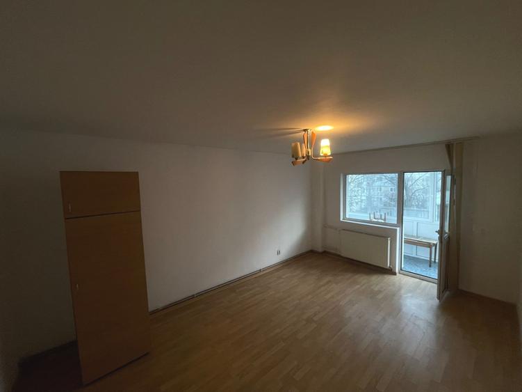 DE VANZARE-APARTAMET 3 CAMERE-DACIA - 1