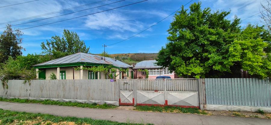 Vând 2 corpuri casa si teren 2000 mp - 5