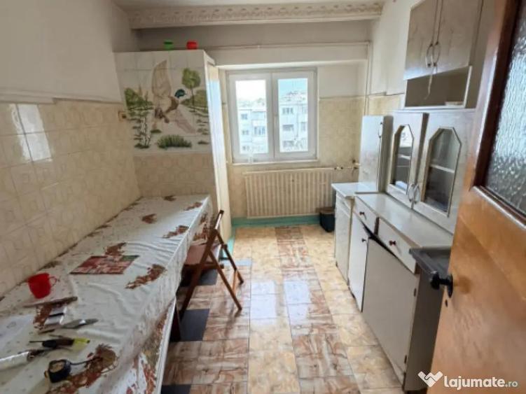 Apartament 3 camere, situat in zona Dacia - 5