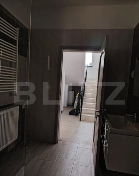 Casa de vanzare, cu 6 camere, 288 mp, zona Voinesti - 11