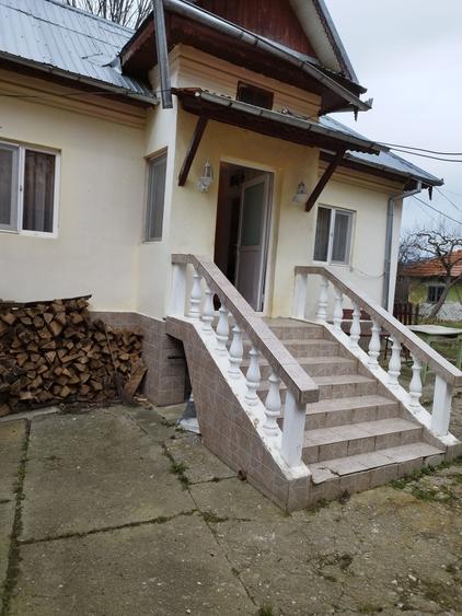 Casă cu 4 camere în Văleni-Dâmbovița