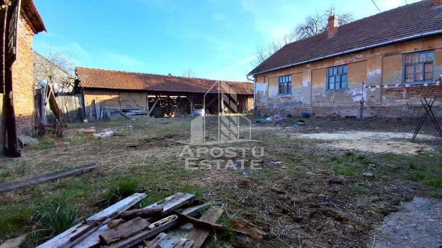 Casa de caramida in Tela si Teren Generos de 4320 mp - 14