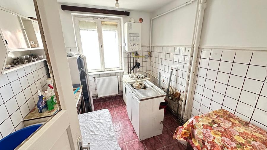 De vanzare 2 camere decomandat etaj 1 cu centrala Complex Studentesc - 7