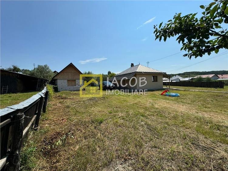 Casa parter (caramida) cu anexa (BCA) pe un teren 1180 mp, sat Strugari, jud Bac - 2