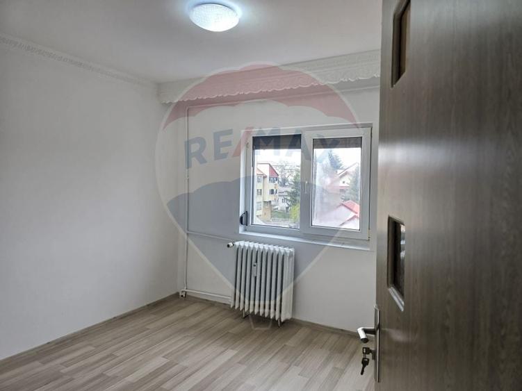 Apartament cu 3 camere de vanzare, strada Pictor Aman - 4