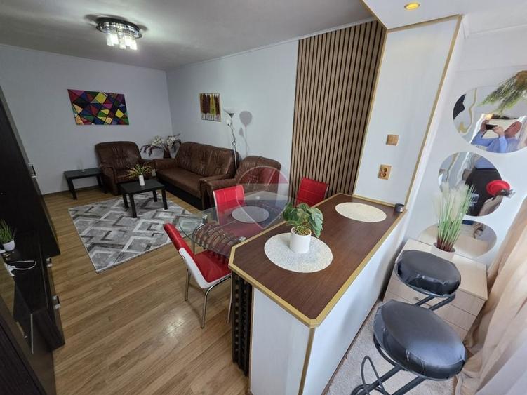 Apartament cu 4 camere decomandat, mobilat în Rahova