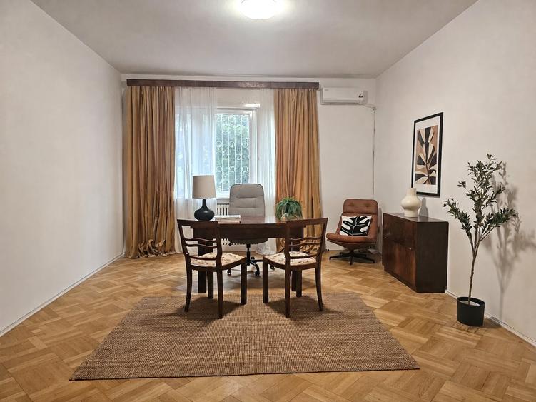 Apartament cu 4 camere semidecomandat, mobilat în Capitale