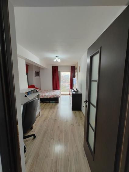 Persoana fizica vand apartament cu 2 camere mobilate & utilate langa RIVUS Piata 1 Mai - 6