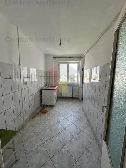 3 camere, Decomandat, etaj intermediar in bloc cu lift, Viziru 3 - 3