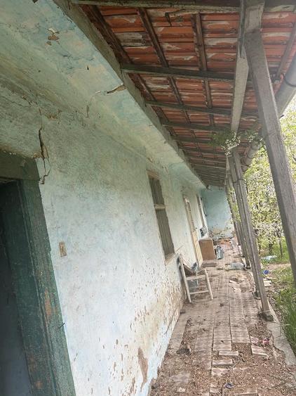 Casa veche cu teren - 1