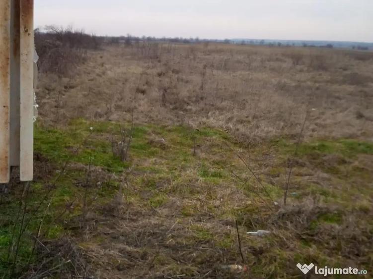 Teren 5550 m2 din care 1750 m2 constructii la 7 km de Targoviste - 1