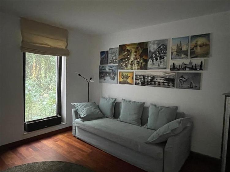 Casă individuală cu 9 camere cu Canalizare în Corbeanca