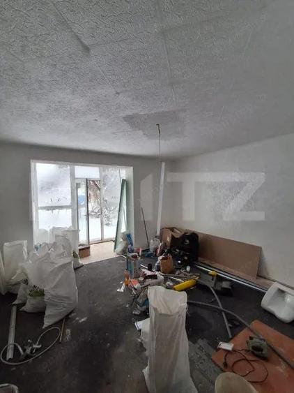 Spa?iu comercial 55 mp, in curs de renovare , 4 camere la parter Centrul Civic - 1
