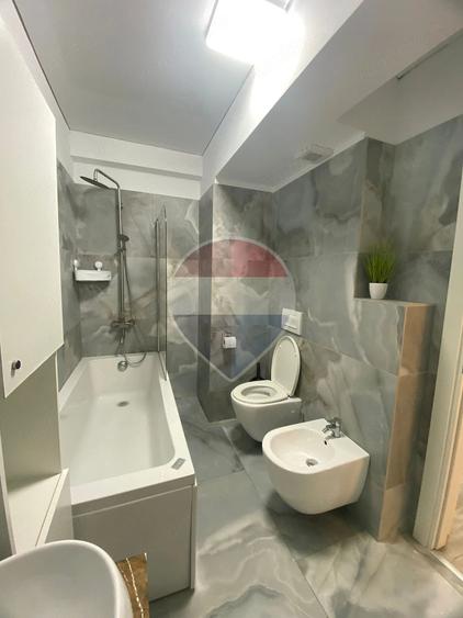 Apartament cu 2 camere semidecomandat în Filiași