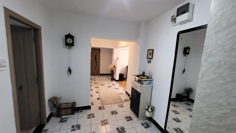 Apartament 4 camere mai sus de Stadion - 1