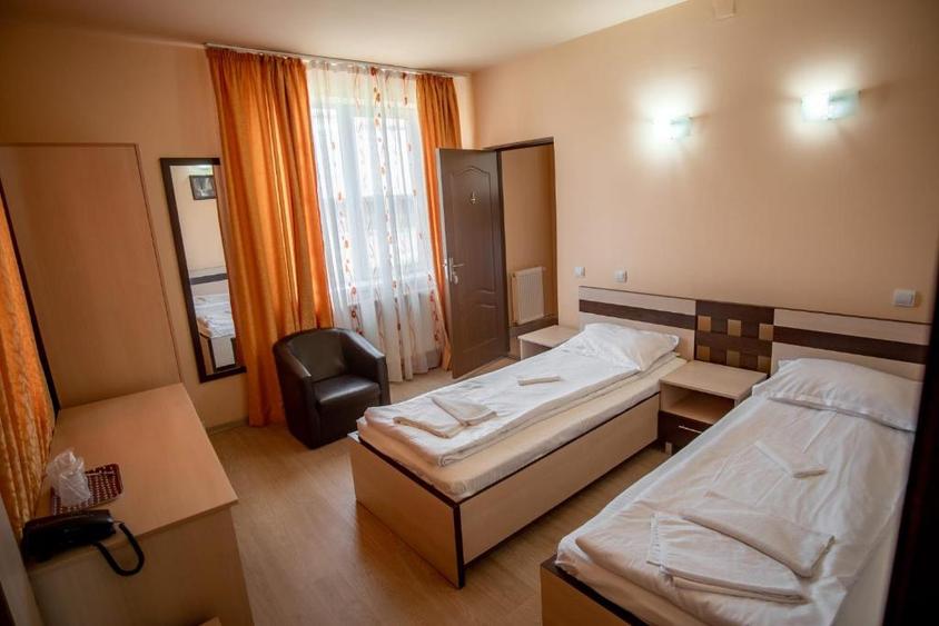 Vanzare Vila Panseluta - Pensiune/Vila turistica deosebita Pucioasa - 10