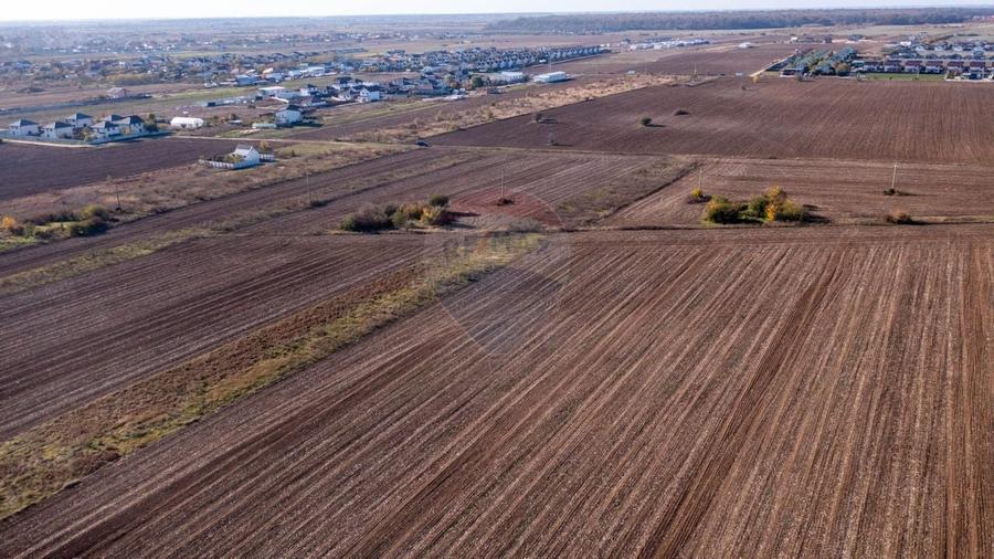 Vanzare teren intravilan 7,400 mp Sabareni / Strada Primaverii - 17