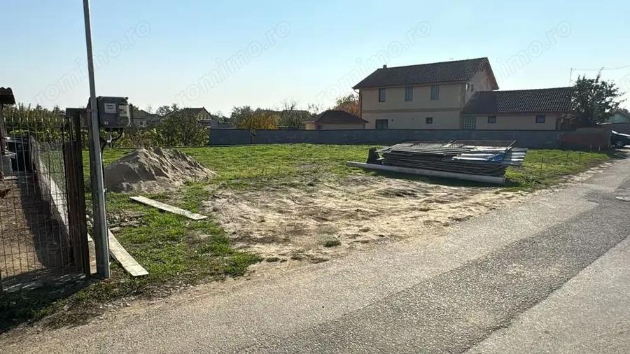 Teren intravilan com Bors, 563 mp, 32 ml front- Pret 36.000 euro neg - 1