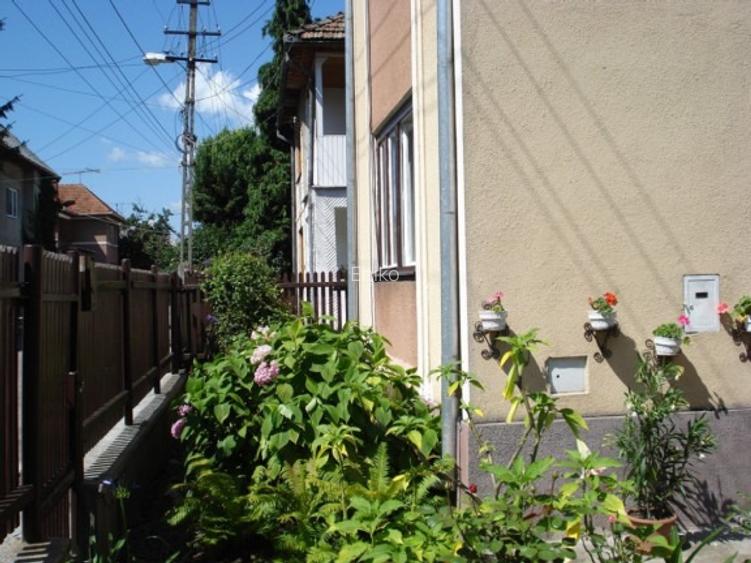 Casã cu etaj centru zonă liniştită Casã cu etaj centru zonă liniştită